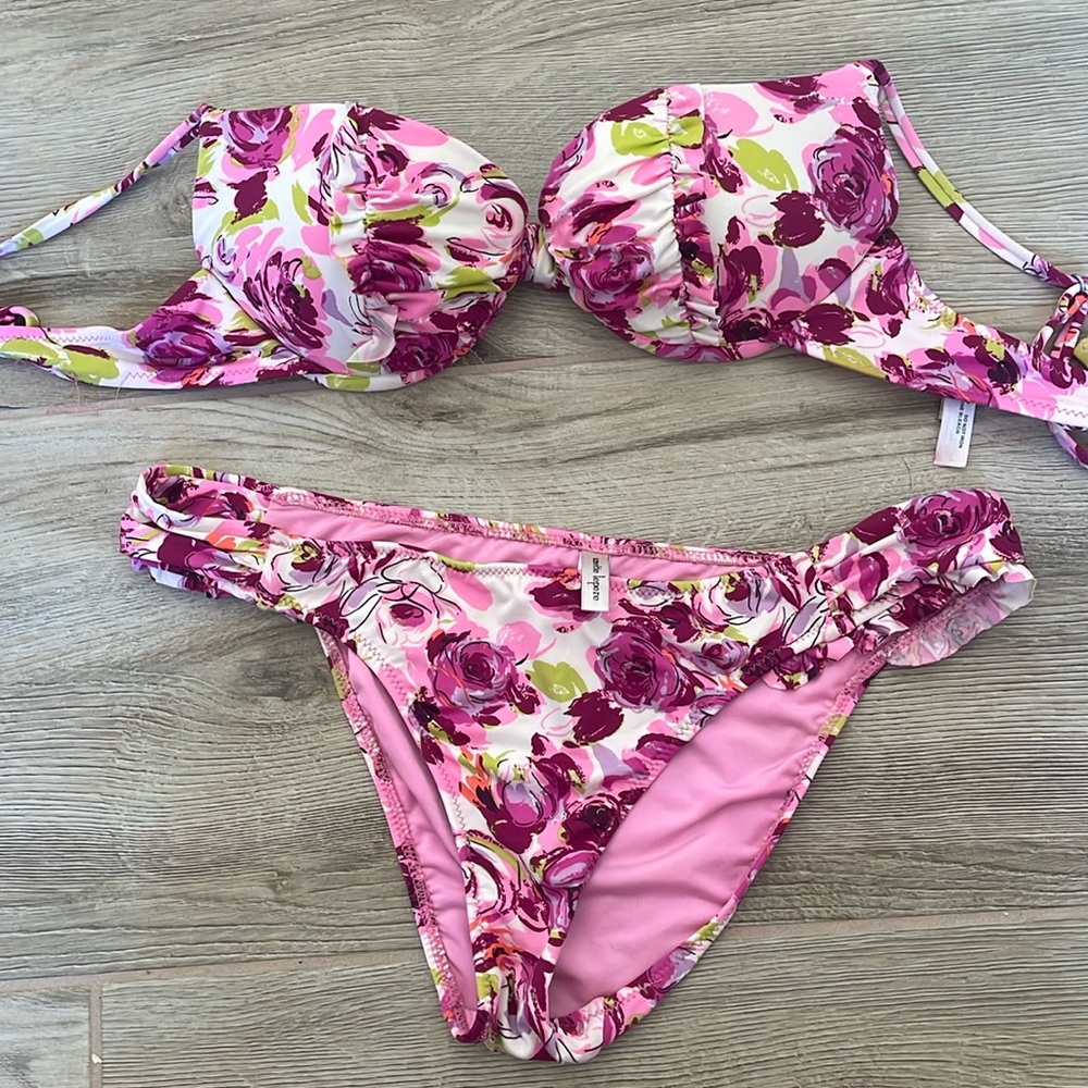 Nanette Lepore Beautiful Bikini! Classic and Elegant flower design😊🌸